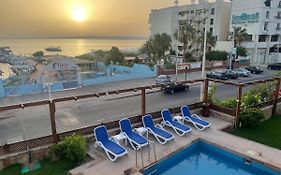 Serafy City Center Hostel And Pool For Foreigners Adults Only